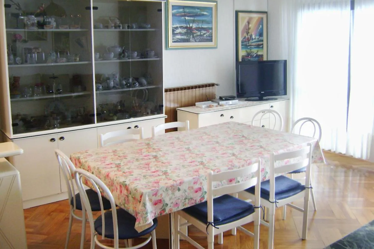Family Friendly Apartments With A Swimming Pool Babici, Umag - 2531